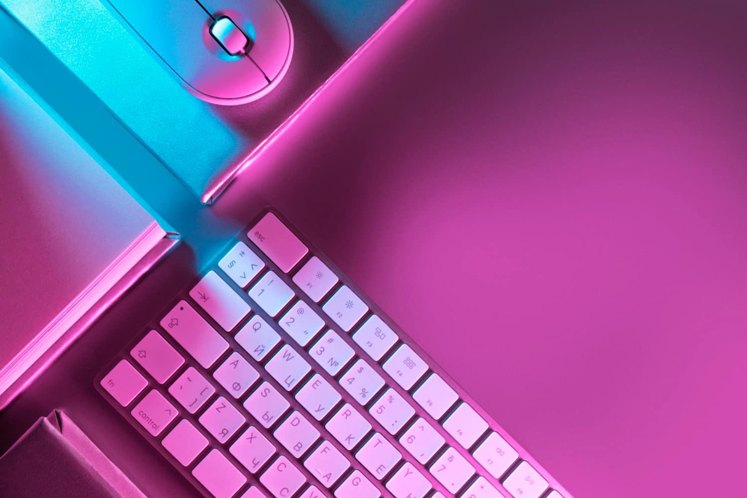 Для запуска локальных нейросетей на ПК нужна мощная видеокарта на 8–16 гигабайт памяти